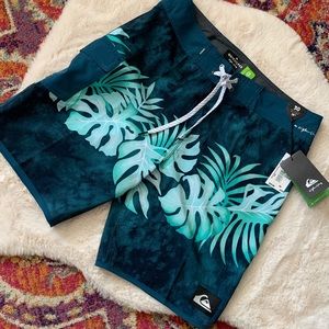 Quiksilver Men's Highline Country 19” Boardshorts